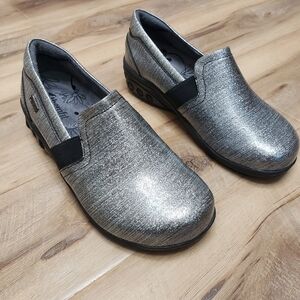 Therafit Silver Slip-On Nursing Shoes Size 38 Or 7.5-8